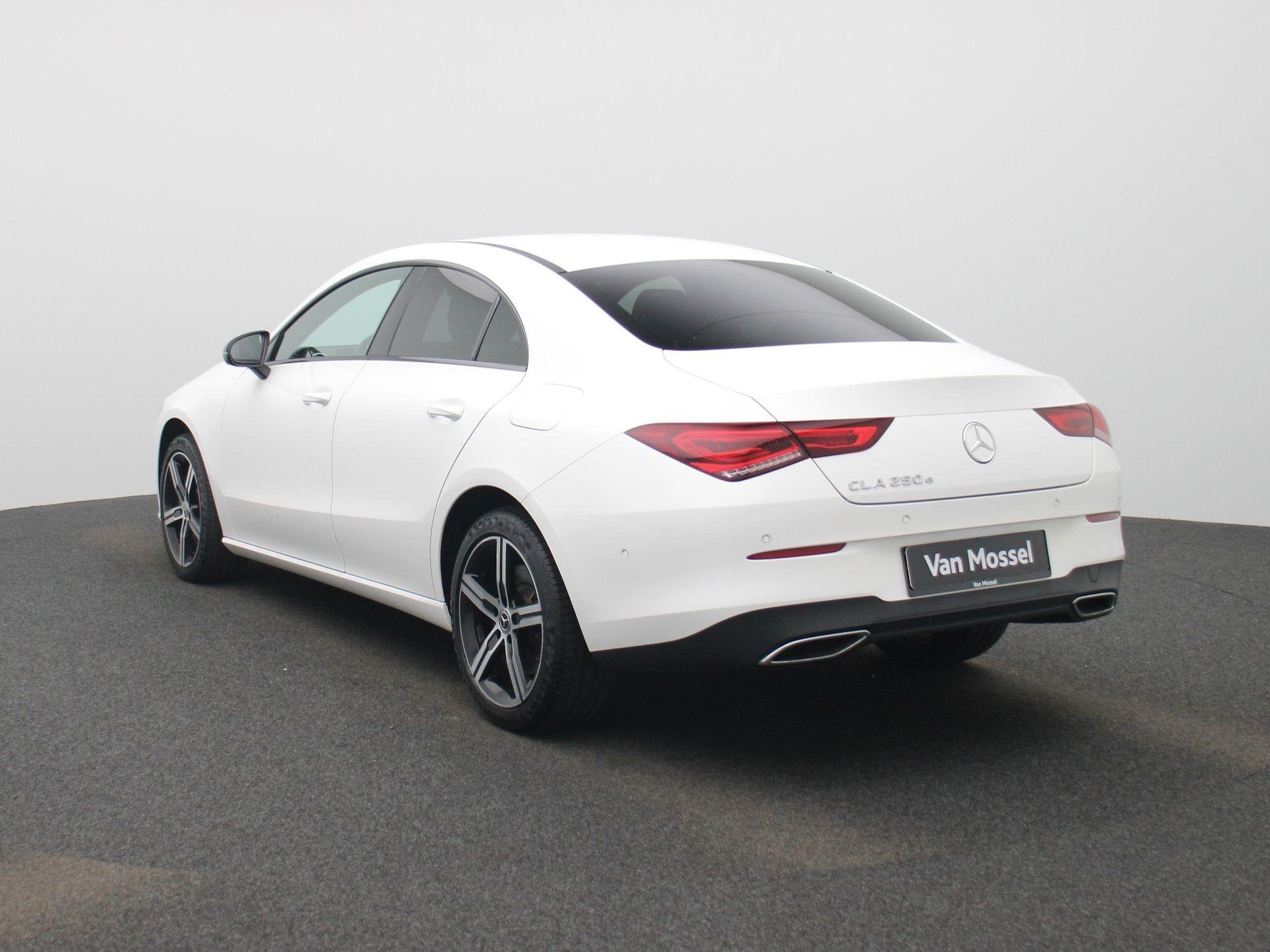Mercedes-Benz CLA 250 e | LEDER | NAVIGATIE | STOELVERWARMIN, Stof, 4 cilinders, Wit, Bedrijf