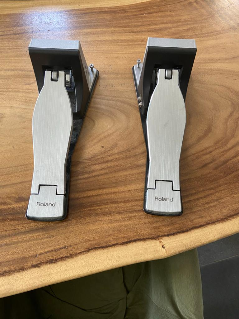 Roland KT-10 Kick trigger pedaal (2x), Muziek en Instrumenten, Instrumenten | Onderdelen, Ophalen of Verzenden, Zo goed als nieuw