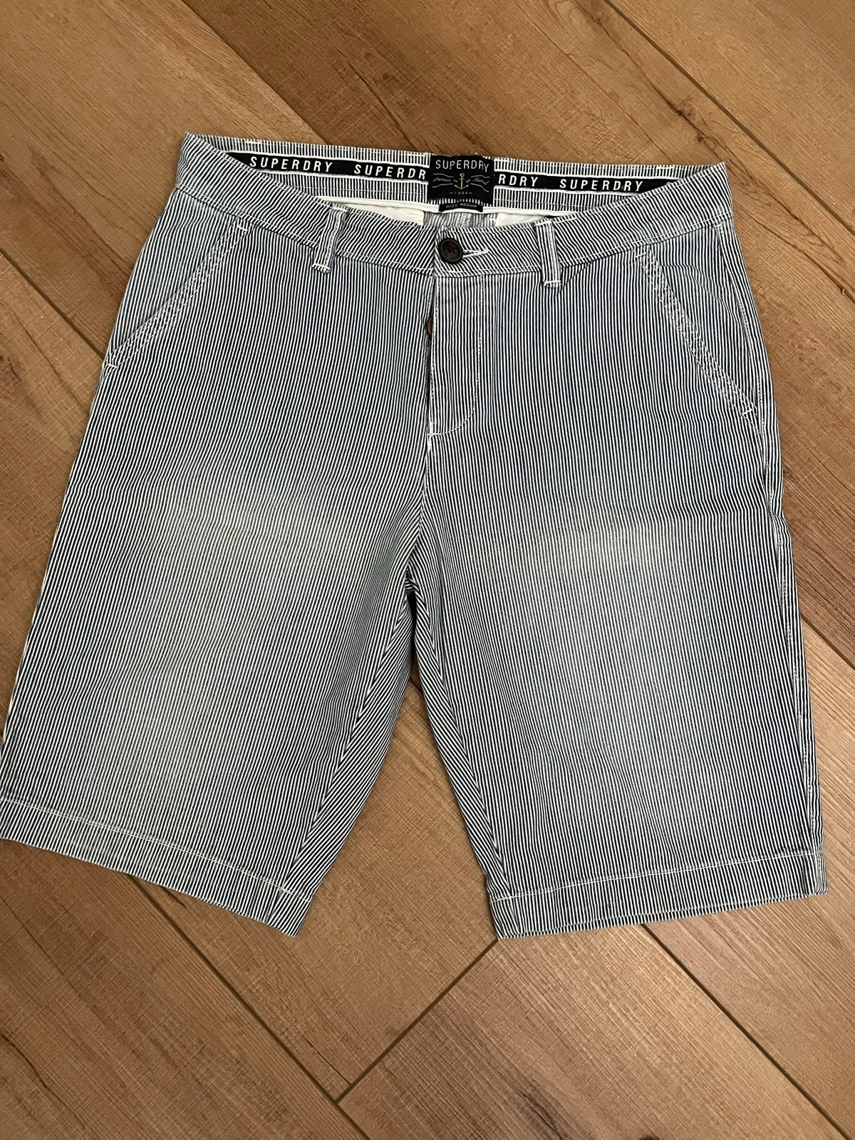 Superdry Bermuda - Maat M - Gestreepte korte broek, Ophalen of Verzenden, Zo goed als nieuw, Maat 38/40 (M), Blauw