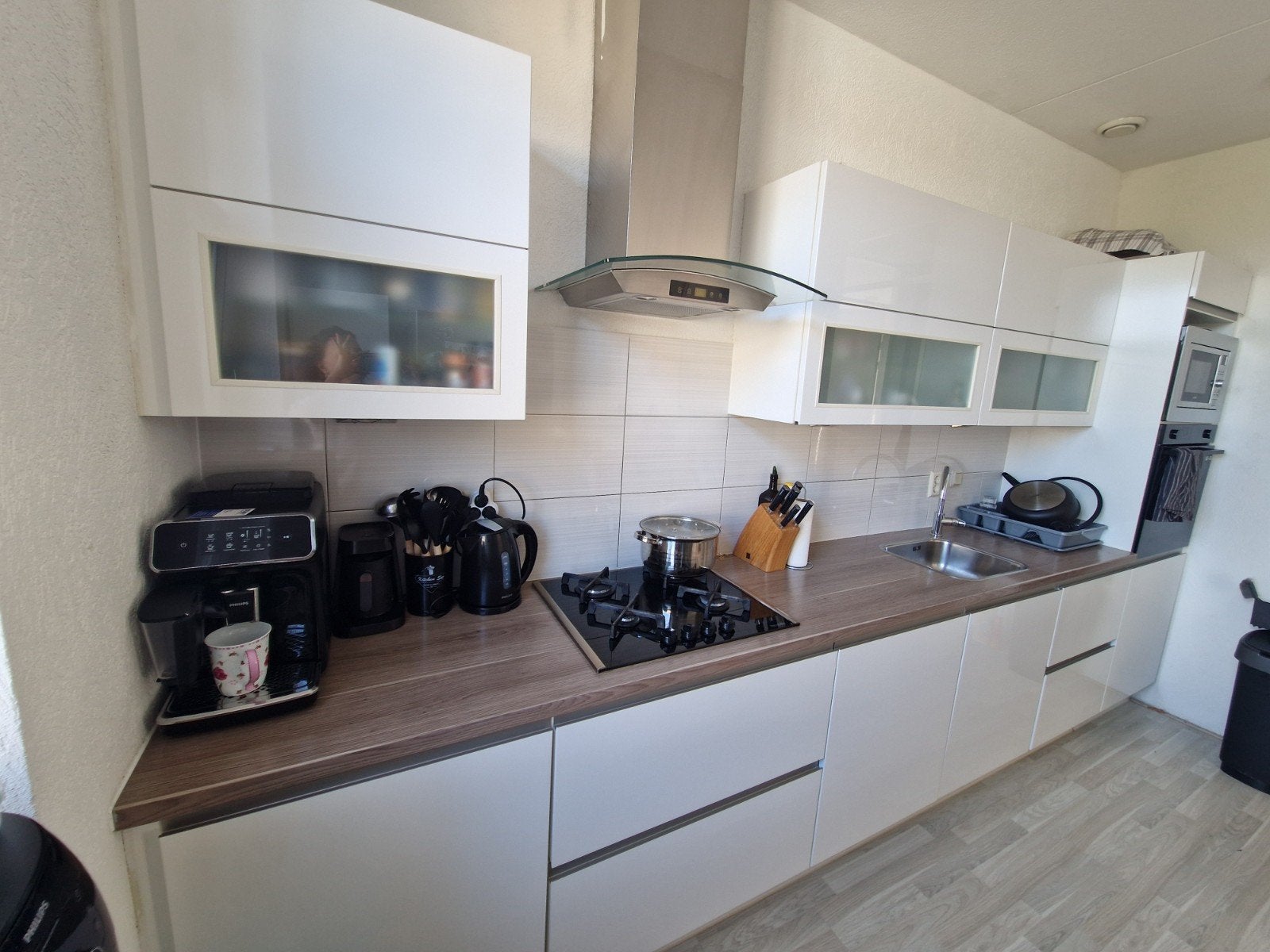 Moderne keuken in goede staat met inbouwapparatuur, Ophalen, Gebruikt, Wit, Overige typen