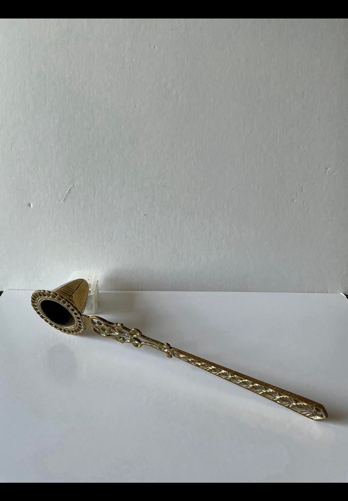 Oude kaarsendover. Geel koper / messing. Ong. 21 centimeter., Ophalen of Verzenden