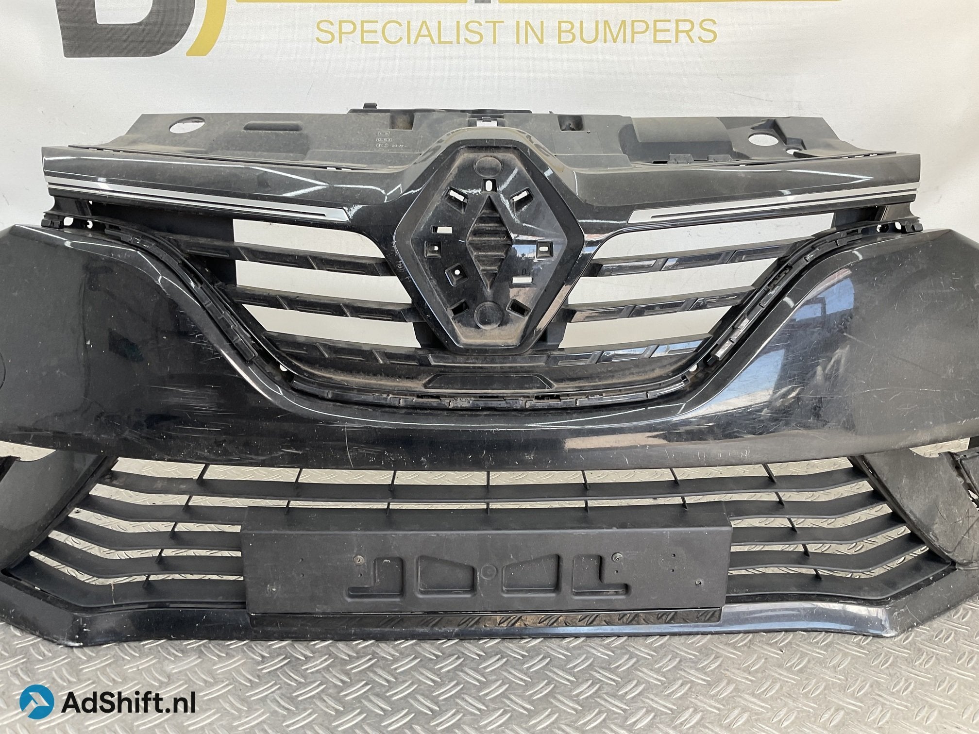 BUMPER Renault Megane 2016-2021 620225094R VOORBUMPER F4-233, Auto-onderdelen, Bumper