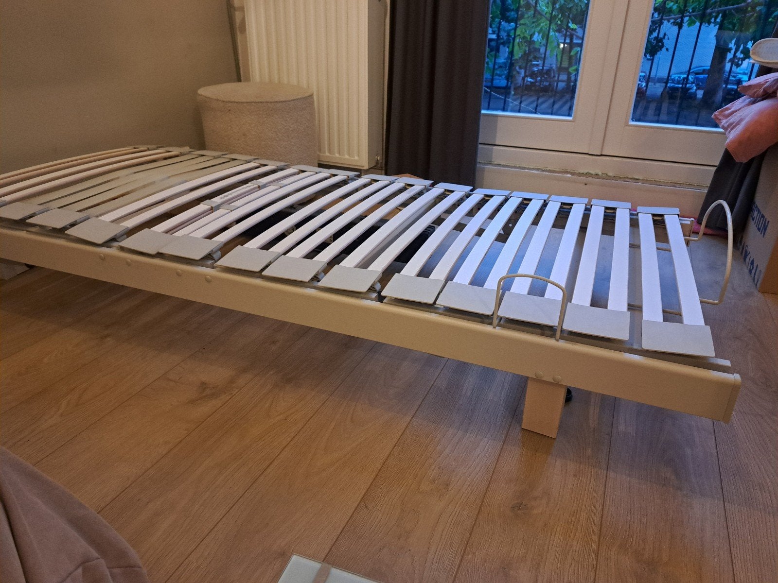 2x Elektrische Ubica lattenbodems 90x210 cm met poten, Ophalen, Tweepersoons, Hout, Verstelbaar