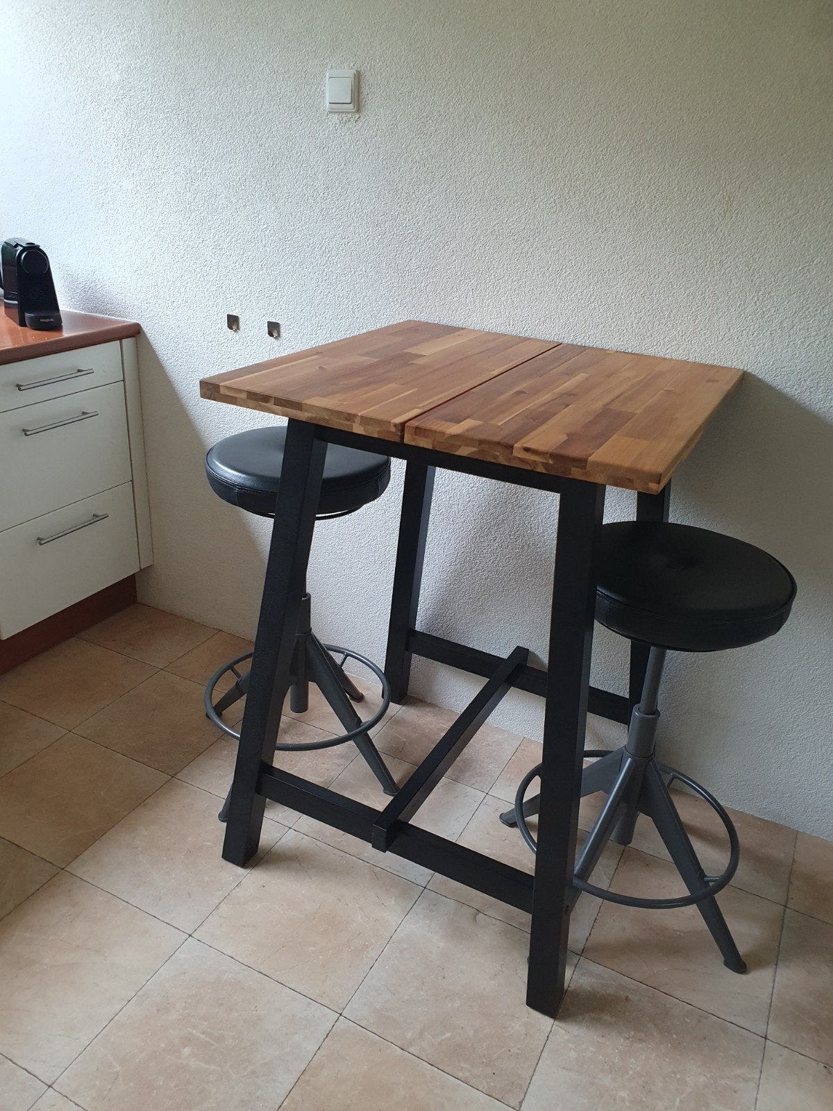 Acacia houten bartafel met zwart onderstel 74 x 74 x 102 cm, Ophalen, In hoogte verstelbaar, Zo goed als nieuw