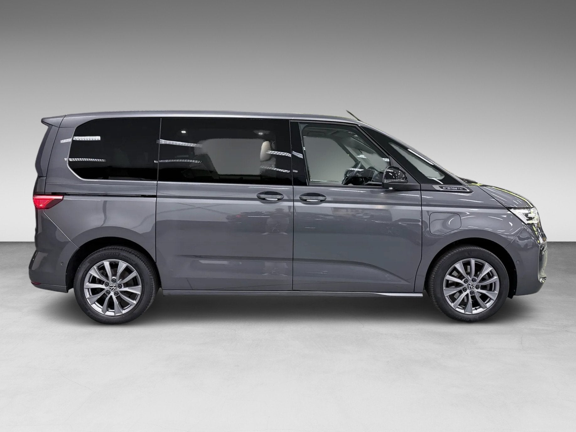 Volkswagen MULTIVAN 1.4 eHybrid ENERGETIC NAVI/CARPLAY/DAB/A, Dealer onderhouden, Stof, Gebruikt, 7 stoelen
