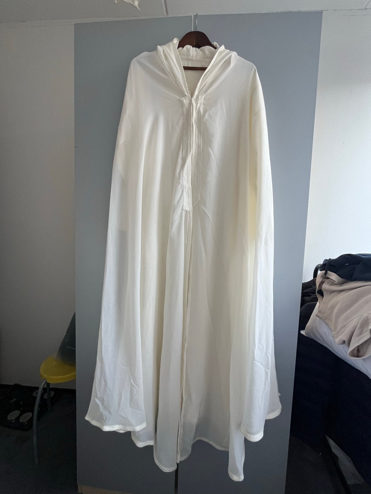 Marokkaans witte cape met capuchon Geschikt voor M en L, Kleding, Ophalen, Maat 38/40 (M), Overige thema's