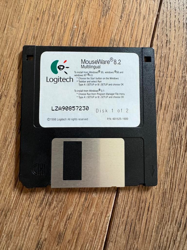 Vintage 1998 Logitech MouseWare 8.2 Floppy Disk 1&2, Ophalen of Verzenden, Zo goed als nieuw