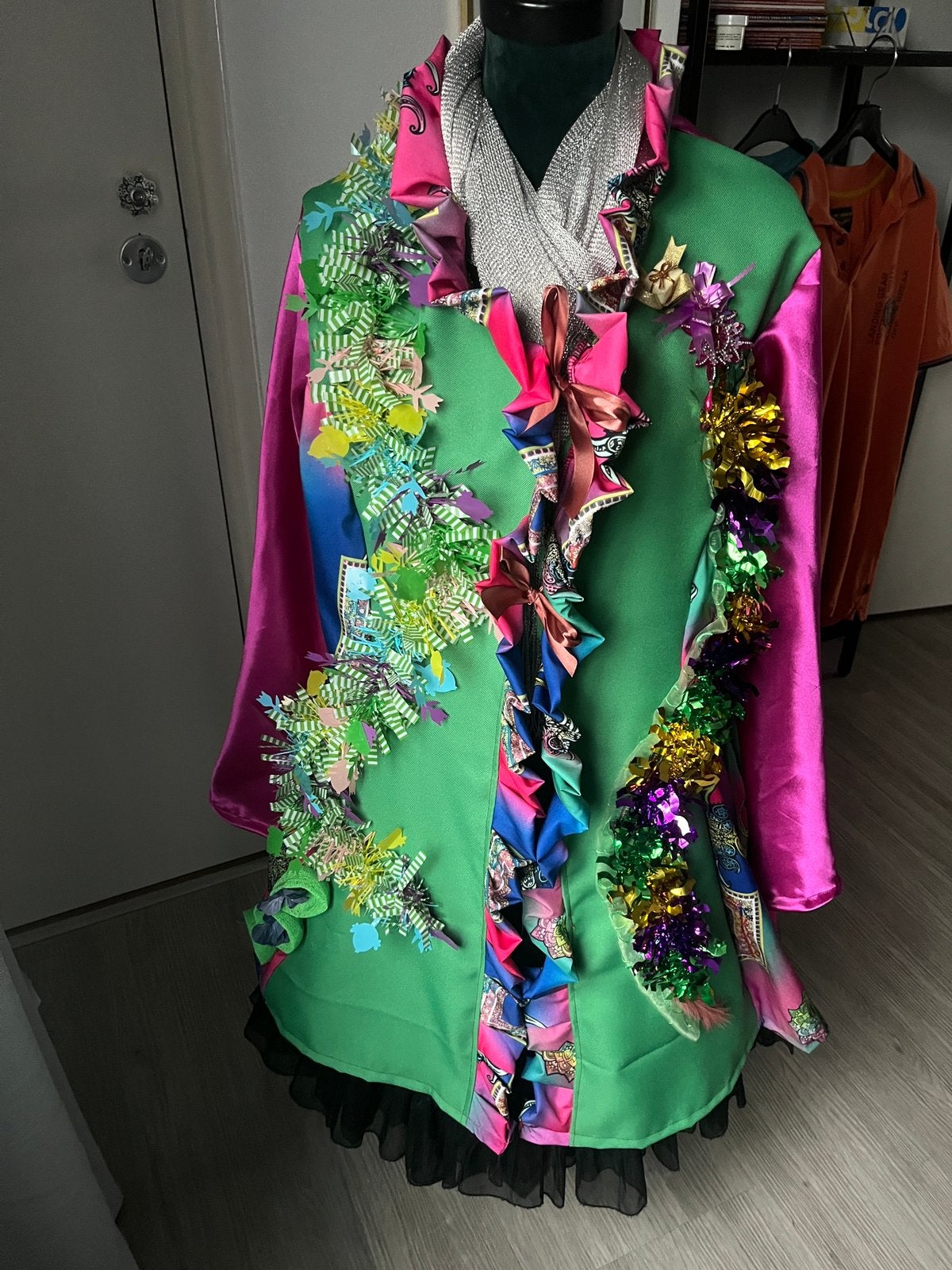 Nieuwe fleurige unieke Carnavalsjas maat m/l 1 x gemaakt, Maat 38/40 (M), Carnaval, Nieuw, Ophalen of Verzenden