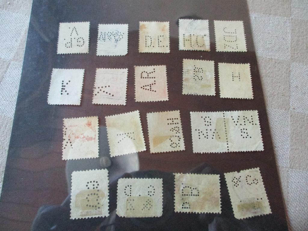 postzegels Nederland kaveltje perfins oa Wilhelmina hangend, Ophalen of Verzenden, T/m 1940, Gestempeld