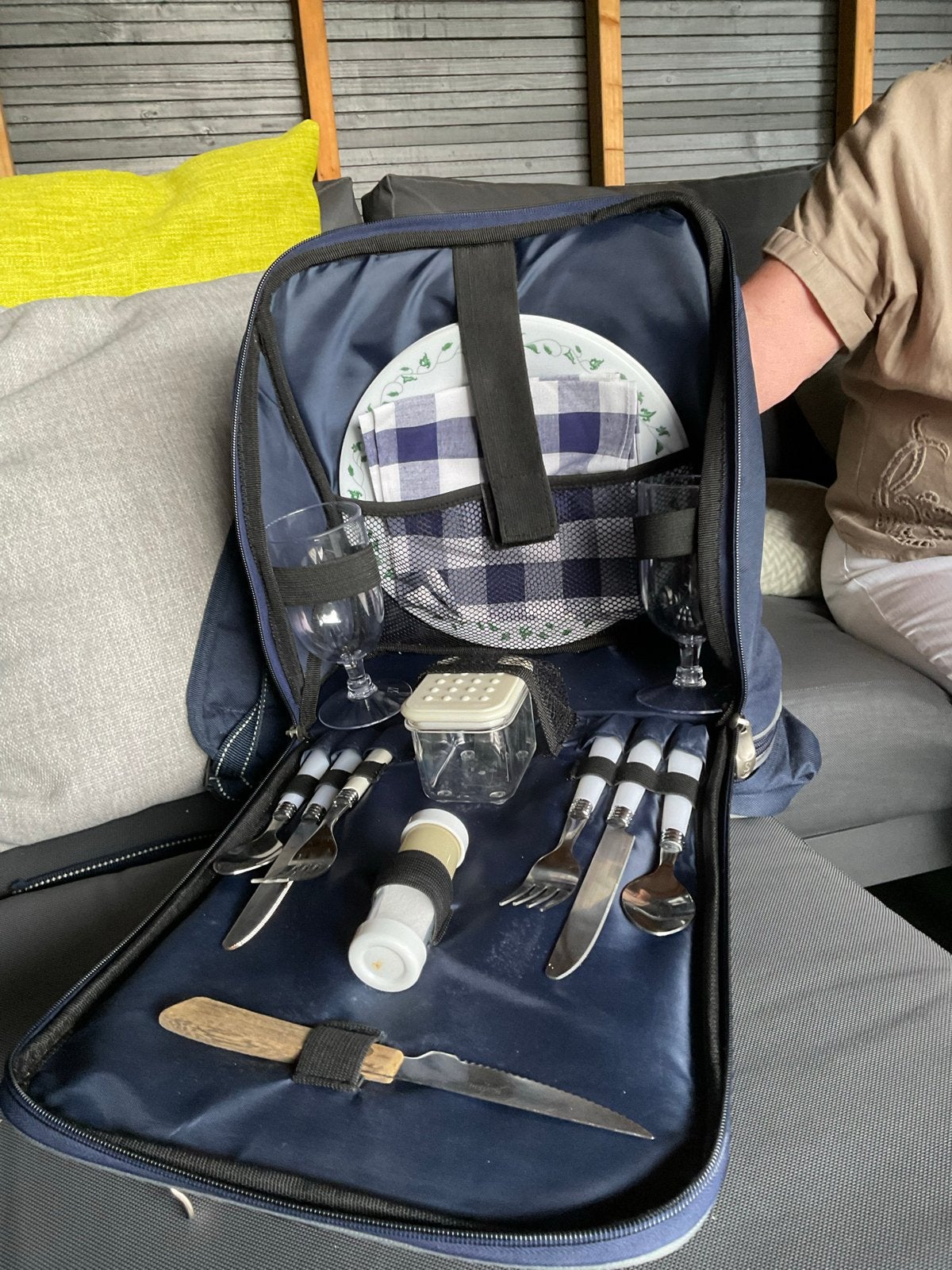 Picknickrugzak met bestek, borden en glazen, Ophalen of Verzenden, Gebruikt
