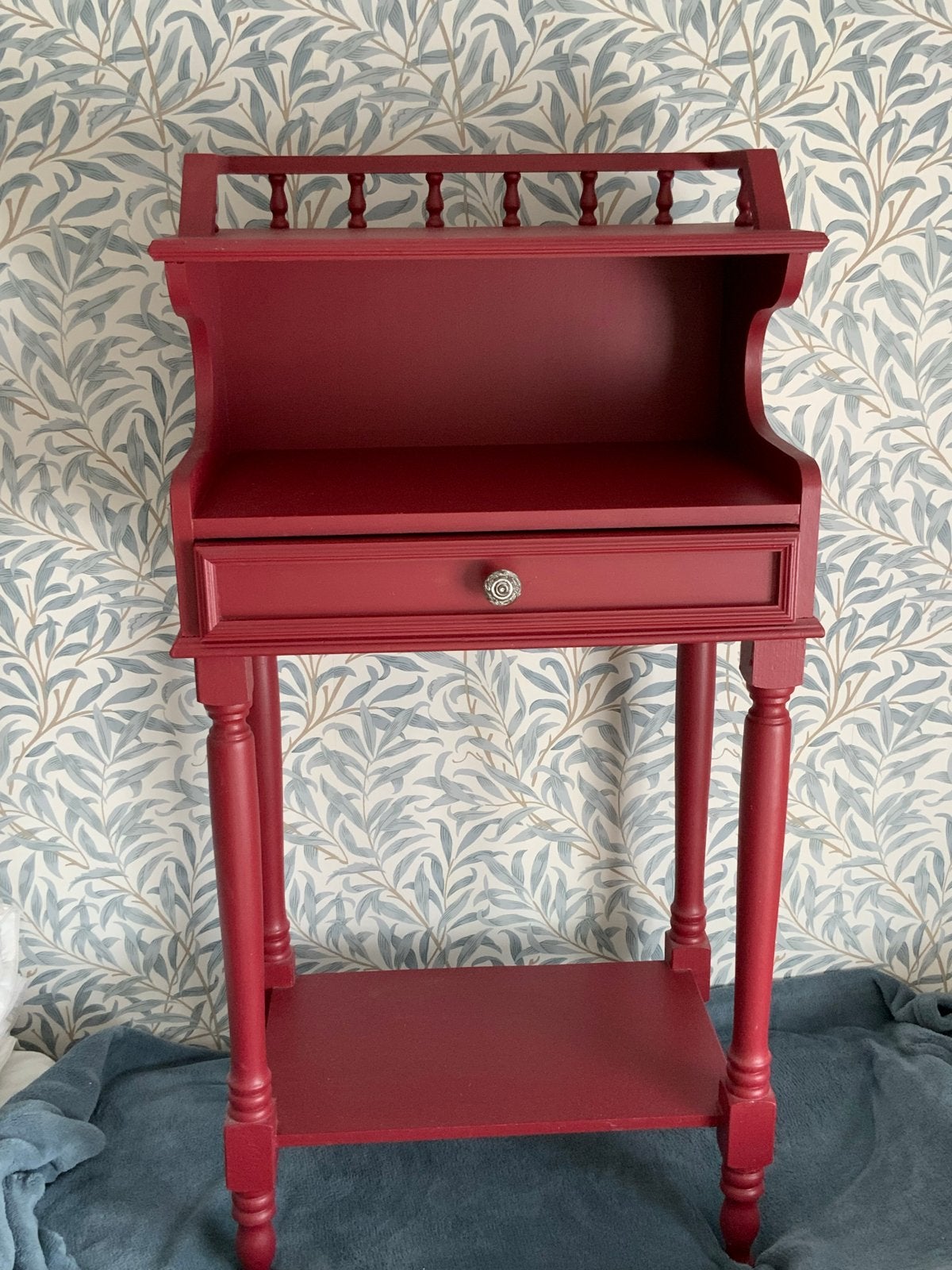 Elegant Rood Nachtkastje met Lade, Ophalen, Gebruikt, Minder dan 45 cm, 70 cm of meer