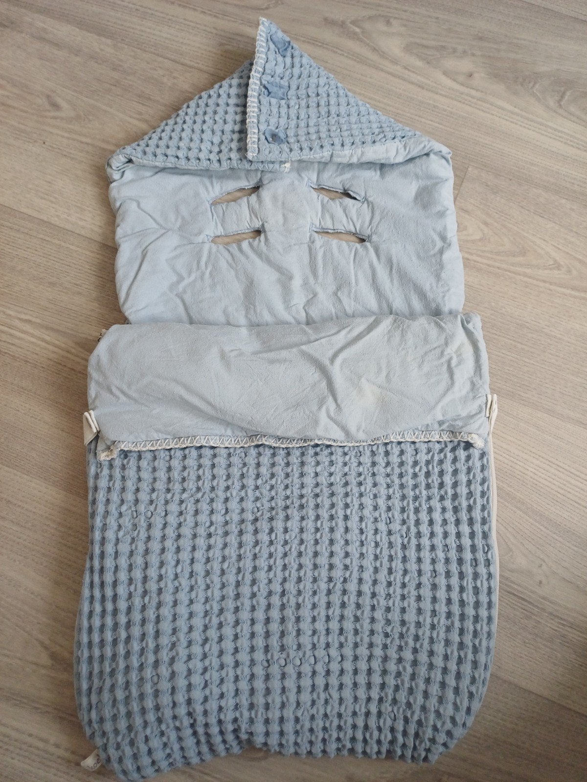 Koeka voetenzak en hoes lichtblauw voor Maxi-Cosi, Kinderen en Baby's, Kinderwagens en Combinaties, Ophalen, Gebruikt, Maxi-Cosi