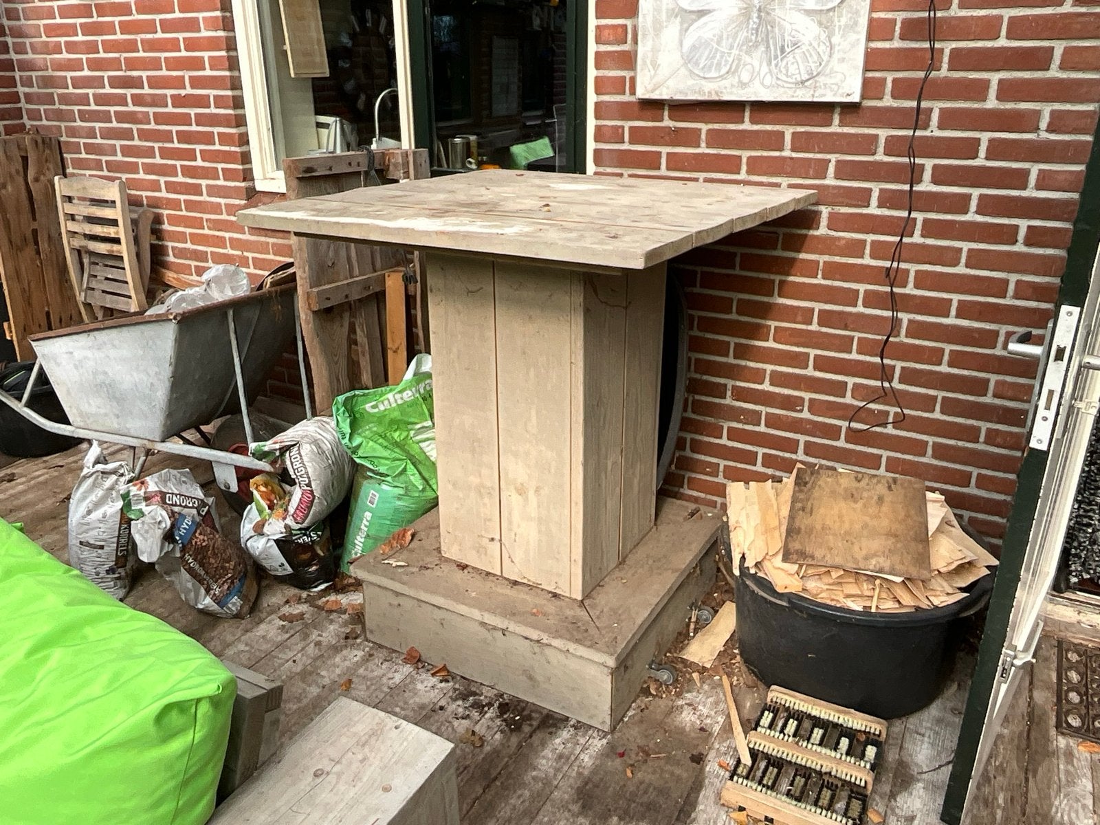 Houten statafel voor buiten - robuust en gebruikt, Ophalen of Verzenden, Gebruikt, Vierkant, Hout