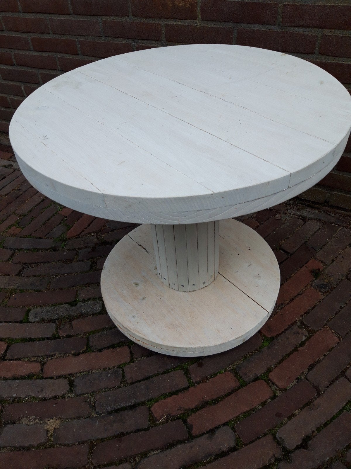 Houten bijzet tafel white wash. Diameter 58cm. buiten tafel., Tuin en Terras, Ophalen, Gebruikt, Rond, Hout
