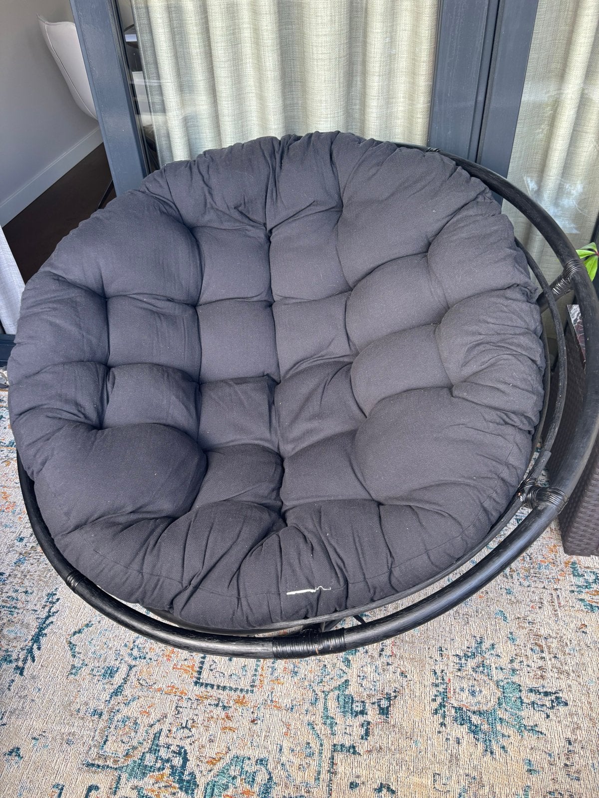 Zo goed als nieuwe rotan loungestoel met kussen, Huis en Inrichting, Ophalen, Zwart, Riet of Rotan, Zo goed als nieuw