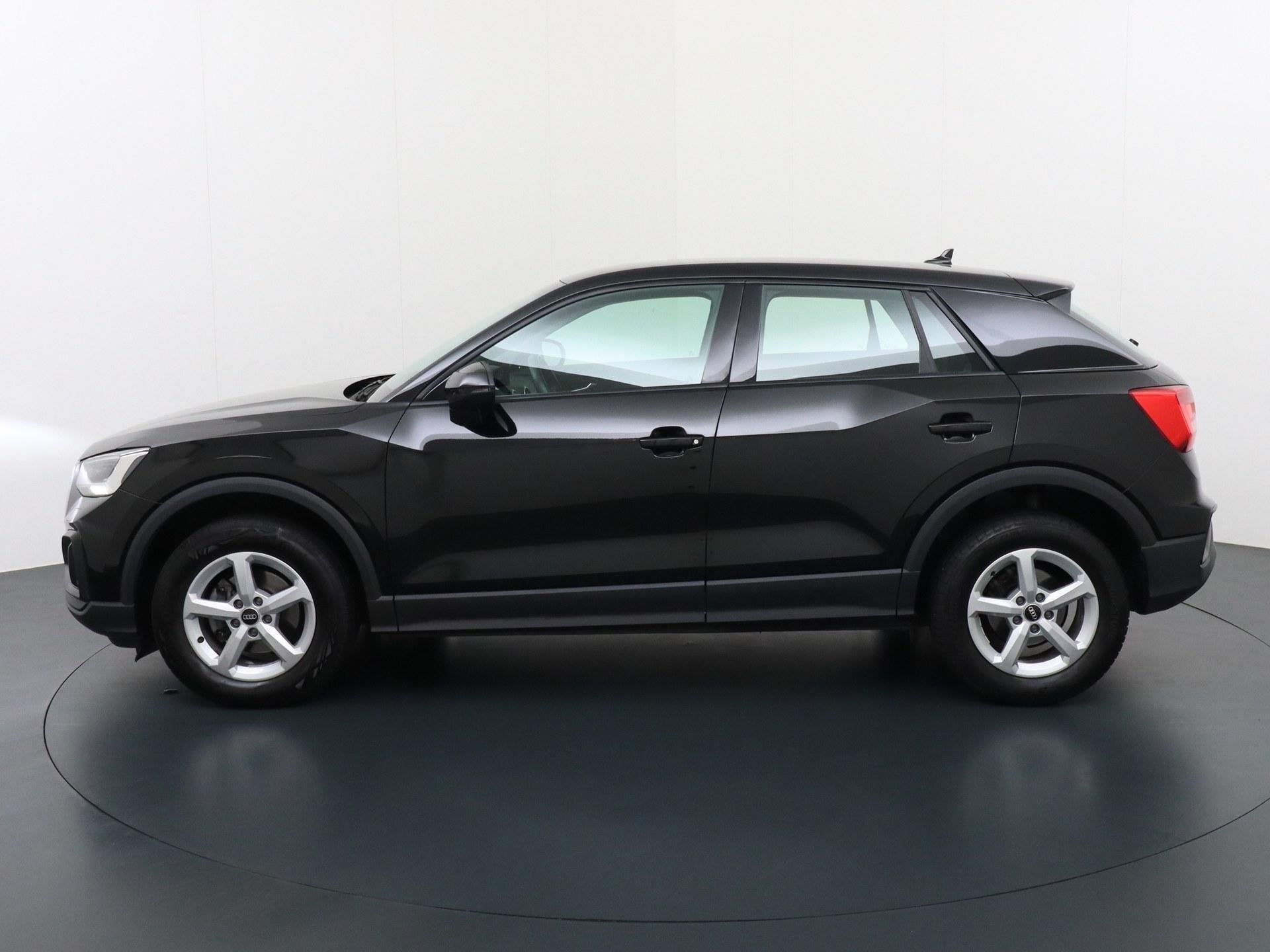 Audi Q2 35 TFSI Edition, 4 cilinders, 150 pk, Leder en Stof, Zwart