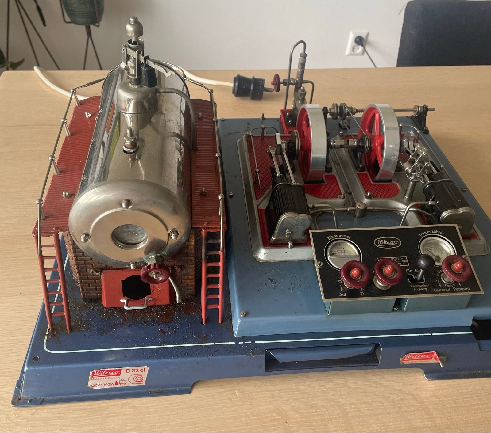 Wilesco D32 stoommachine met accessoires en handleiding, Ophalen, Gebruikt