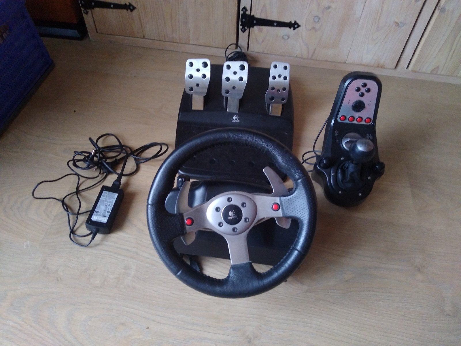 Logitech G25 Racing Wheel, Pedalen & Shifter - Goede Staat, 1 speler, Racen en Vliegen, Ophalen of Verzenden, Zo goed als nieuw