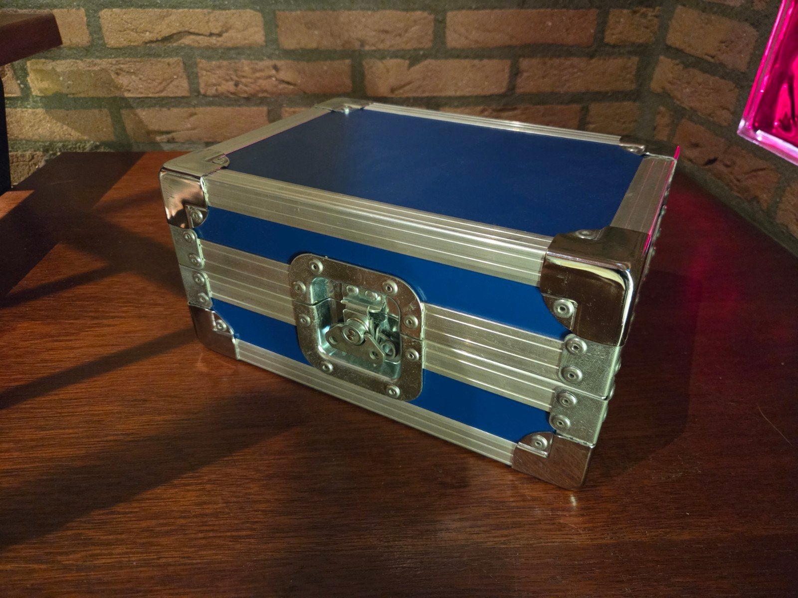 Kleine flightcase 24x16x10 inwendig., Ophalen of Verzenden, Gebruikt, Overige instrumenten, Flightcase