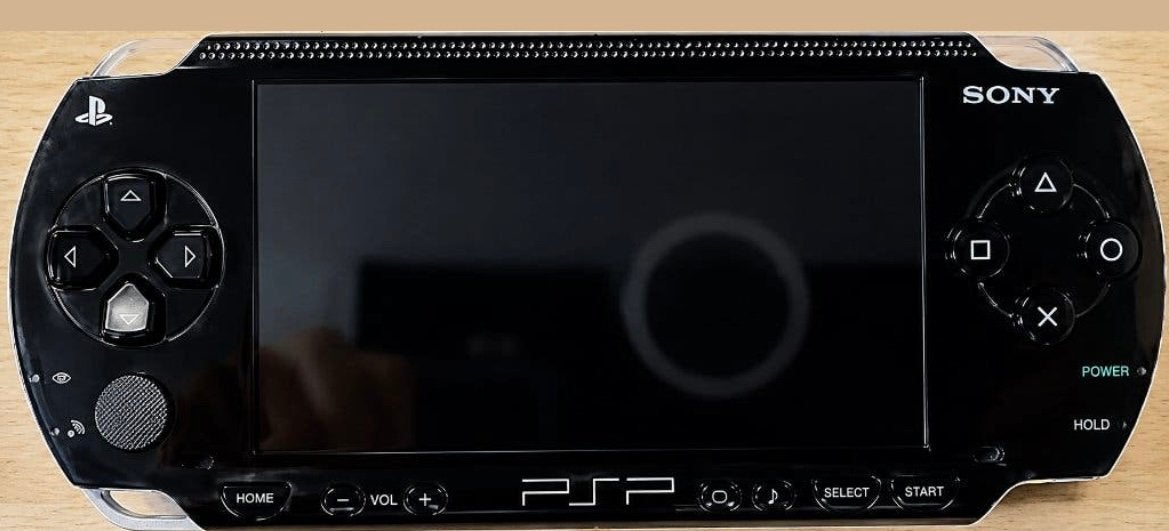 Psp  1004 met oplader en beschermhoes, Spelcomputers en Games, Ophalen, Zo goed als nieuw, PSP