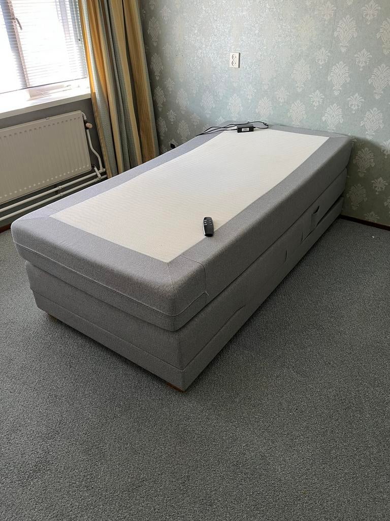 Elektrisch verstelbaar bed 100/200, Huis en Inrichting, Ophalen of Verzenden, Zo goed als nieuw, Eenpersoons, 90 cm