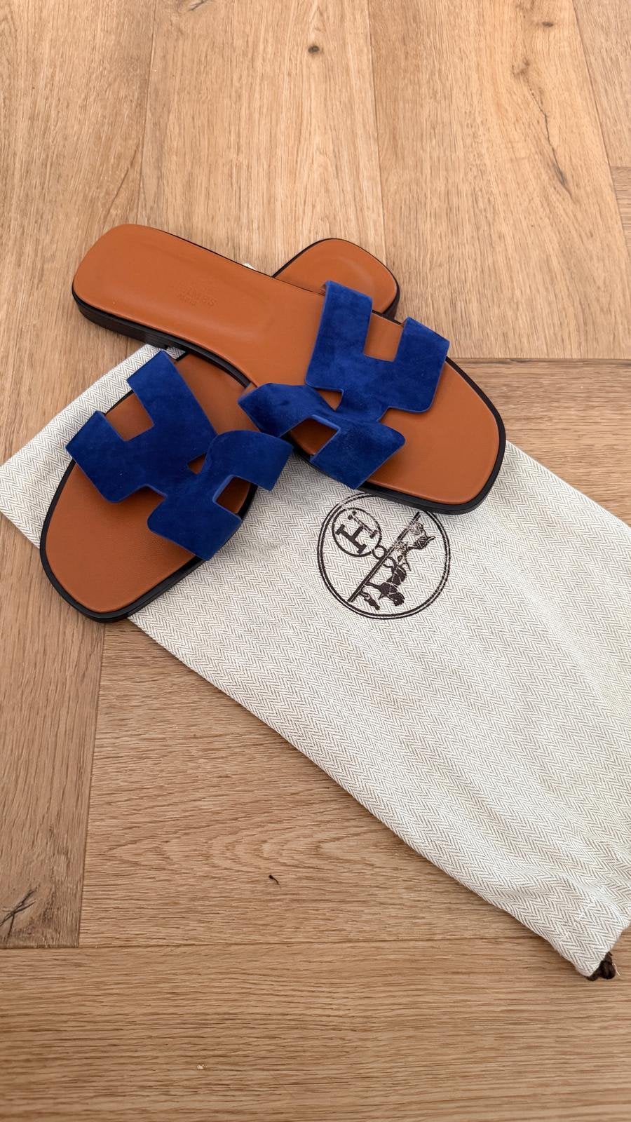 Hermes slippers, Ophalen of Verzenden, Zo goed als nieuw, Overige typen