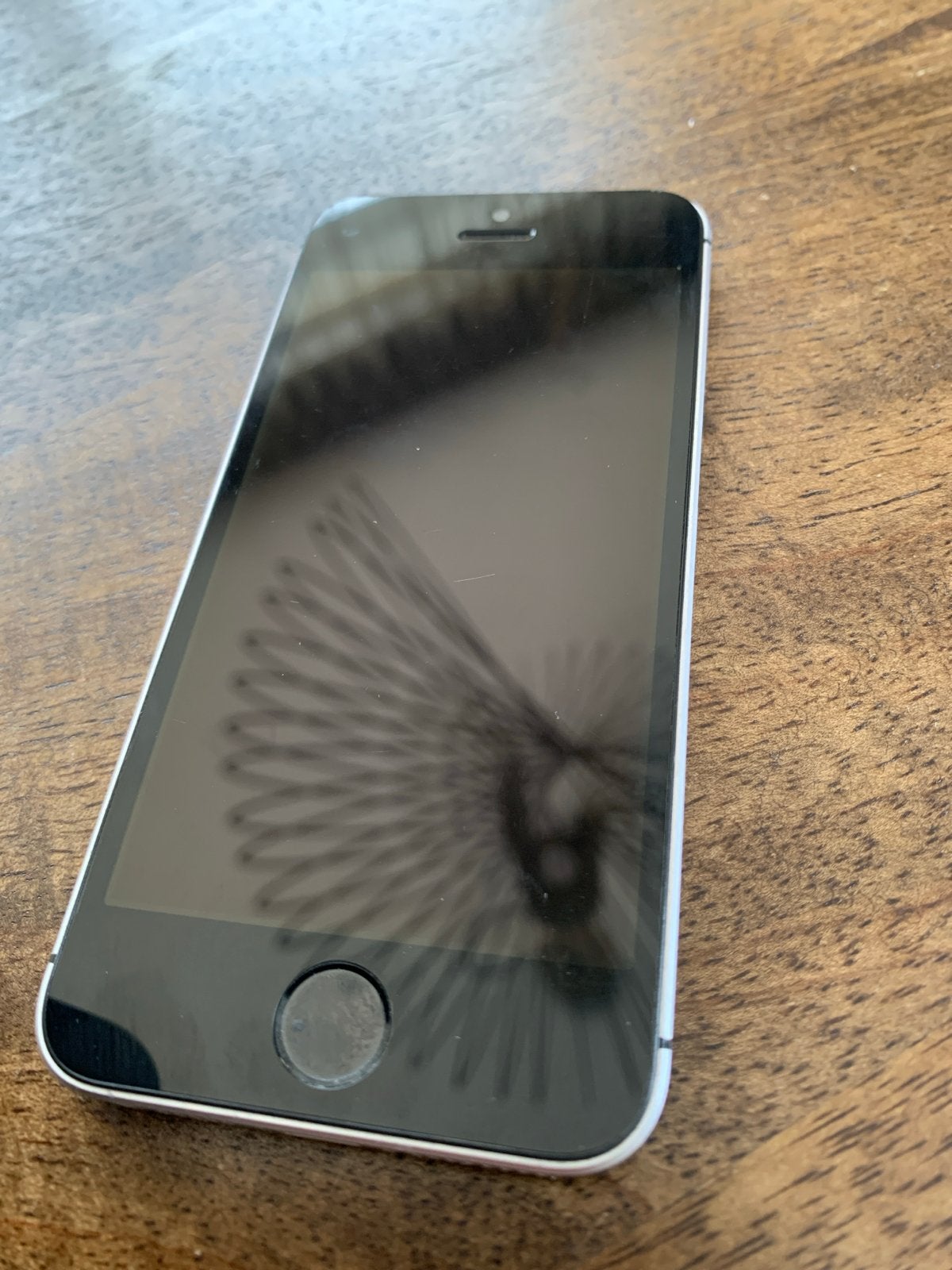 iPhone SE (2016) - Batterij snel leeg, front camera wazig, Gebruikt, 16 GB, IPhone SE (2016), Ophalen of Verzenden