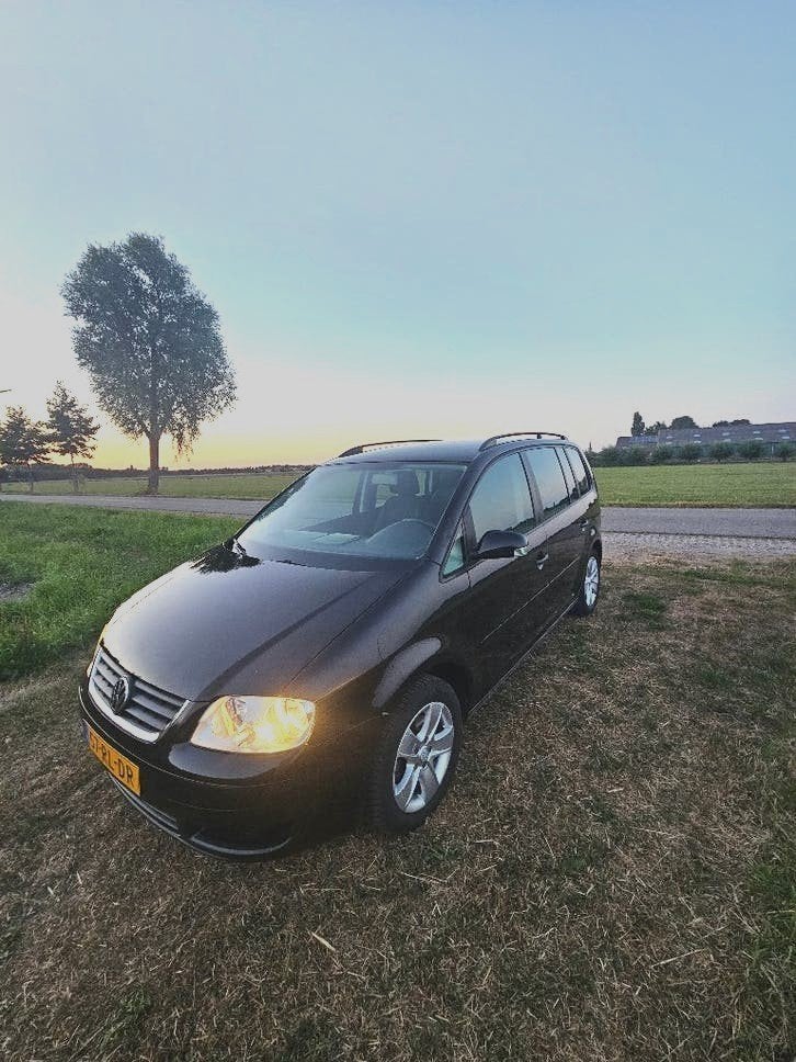 Volkswagen Touran 1.6 Business | 176D KM | Distr. riem V.V.|, Auto's, Stof, 1402 kg, Zwart, 4 cilinders
