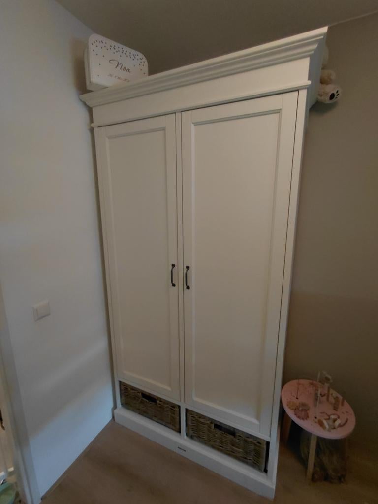 Kidsmill kledingkast 2,5 jaar oud, zeer nette staat, Ophalen, Met deur(en), 100 tot 150 cm, 200 cm of meer