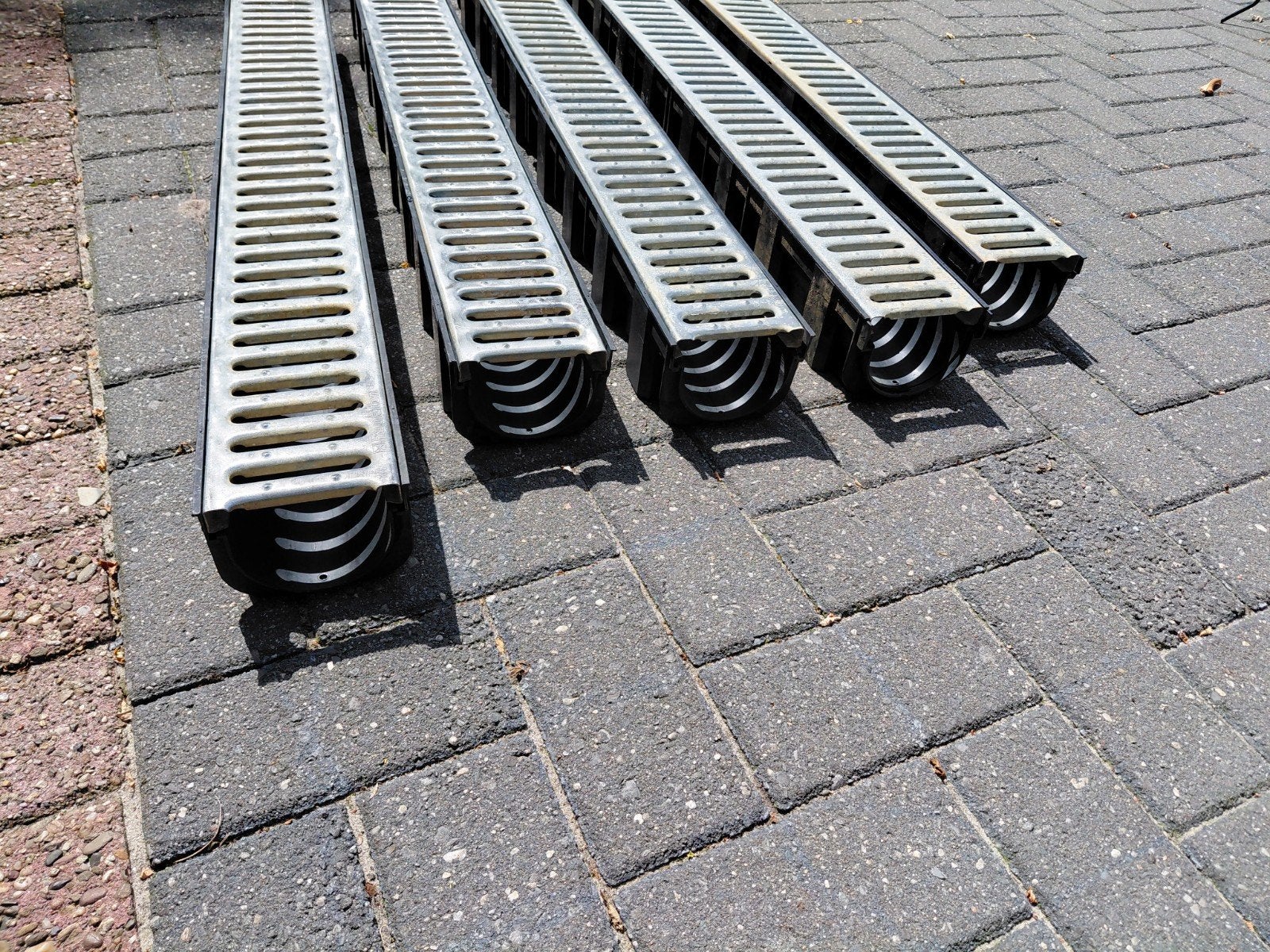 Hauraton lijngoot - 5x 1 meter, nieuwstaat, Doe-het-zelf en Verbouw, Ophalen, 4 tot 6 meter, Zo goed als nieuw, Overige materialen