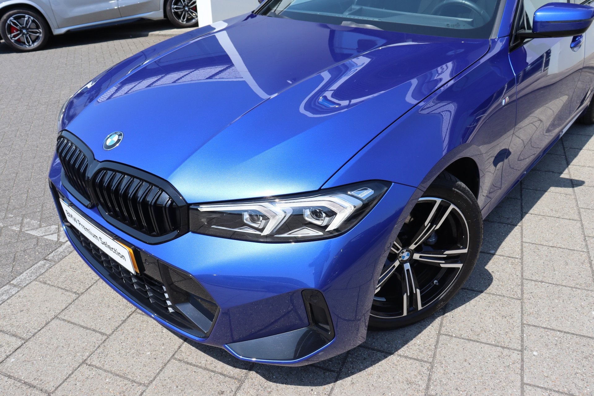 BMW 3 Serie Touring 318i M Sport Automaat / Panoramadak / Tr, Gebruikt, Met garantie (alle), Blauw, 750 kg