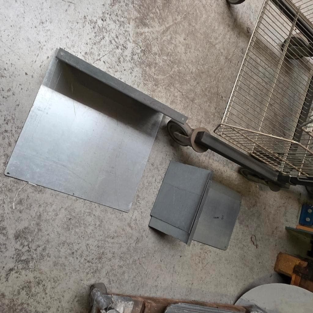28 x ZWARE METALEN VERZINKTE GEZETTE PLATEN, Ophalen, Zo goed als nieuw, X, X