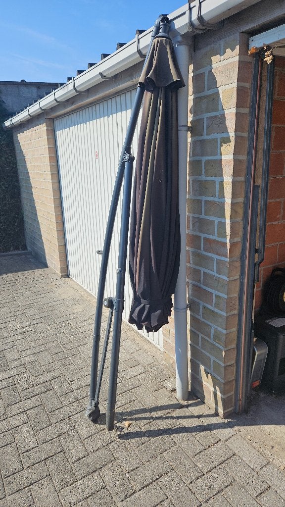 Prima werkende en onbeschadigde parasol, Ophalen, Gebruikt, Zweefparasol, Verstelbaar