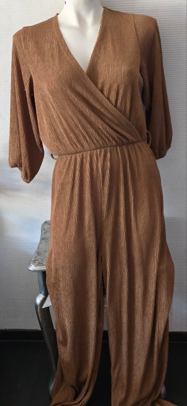 Eksept Bruine Plissé Jumpsuit Maat S, Kleding | Dames, Jumpsuits, Bruin, Ophalen of Verzenden, Eksept, Maat 36 (S)