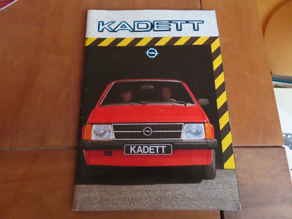 Folder Opel Kadett, Kadett SR, Kadett GTE, Caravan 1984, Boeken, Auto's | Folders en Tijdschriften, Opel, Zo goed als nieuw, Opel