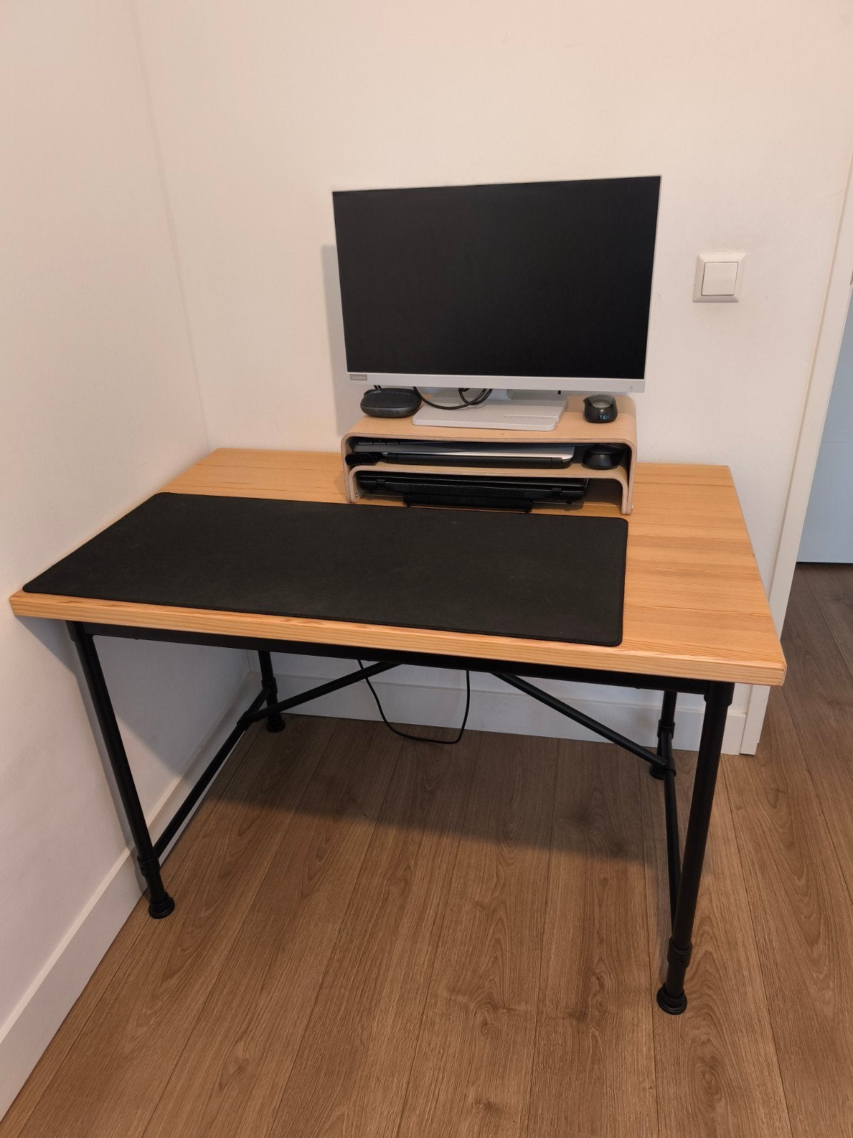 Houten bureau met metalen onderstel - Ikea Kullaberg, Ophalen, Gebruikt, Hout, Bruin