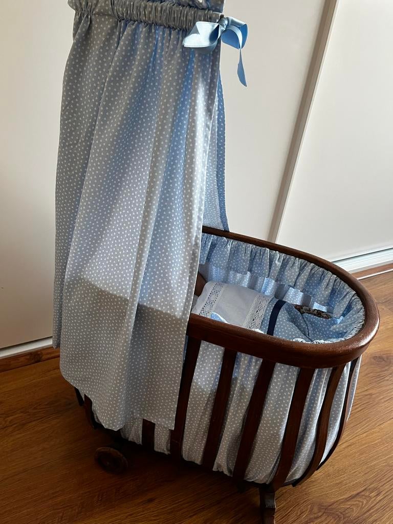Handgemaakt eikenhouten poppenwiegje - Babyborn formaat, Ophalen, Zo goed als nieuw, Babypop