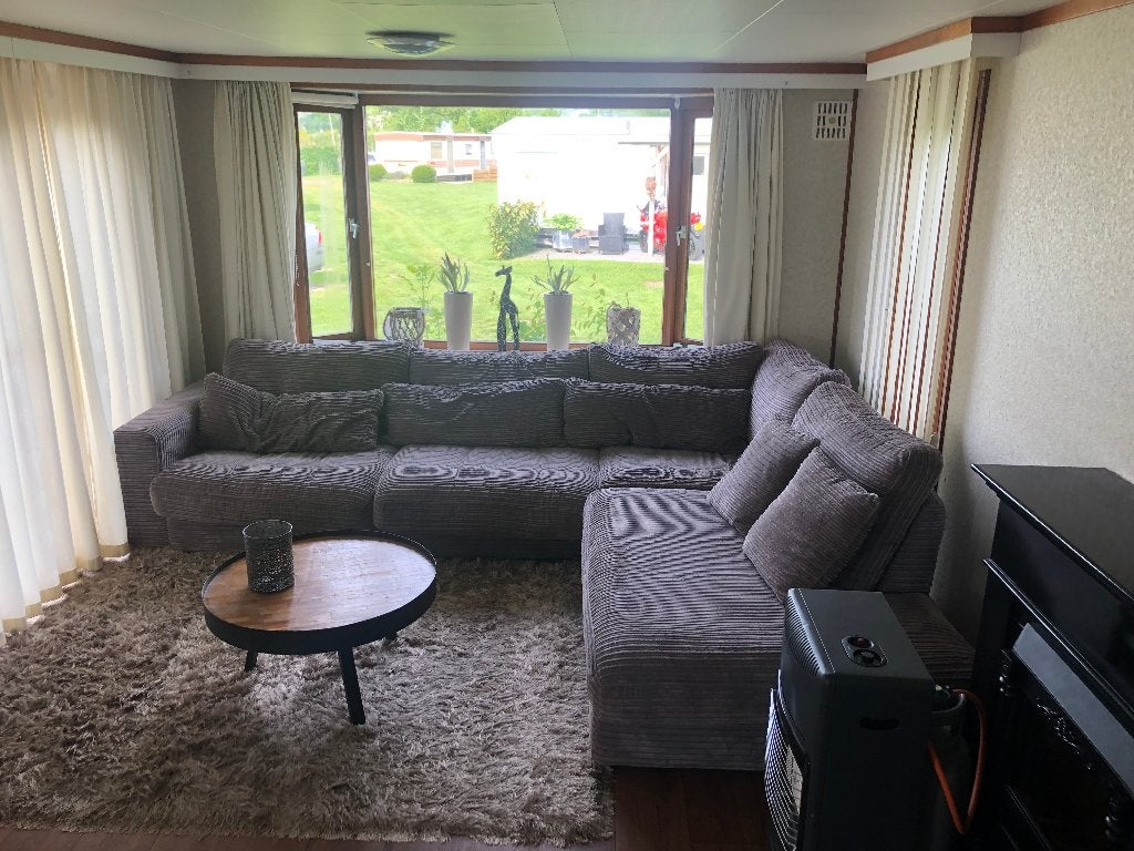 Foto 5 van te koop mooi chalet met tuinhuis naast zwem vis en vaarwater
