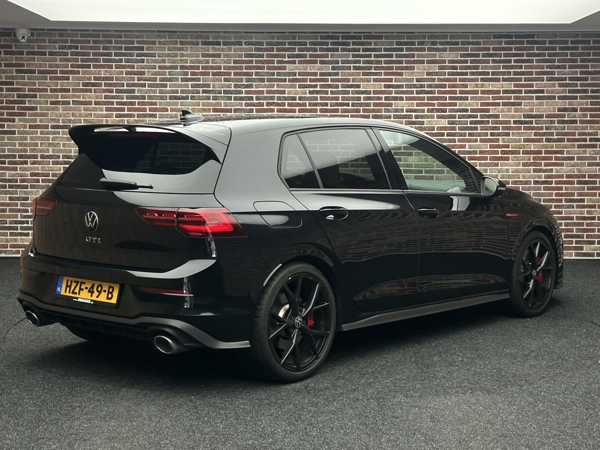 Volkswagen Golf 2.0 TSI GTI Clubsport Panorama Headup Harman, Stof, Euro 6, 4 cilinders, Zwart