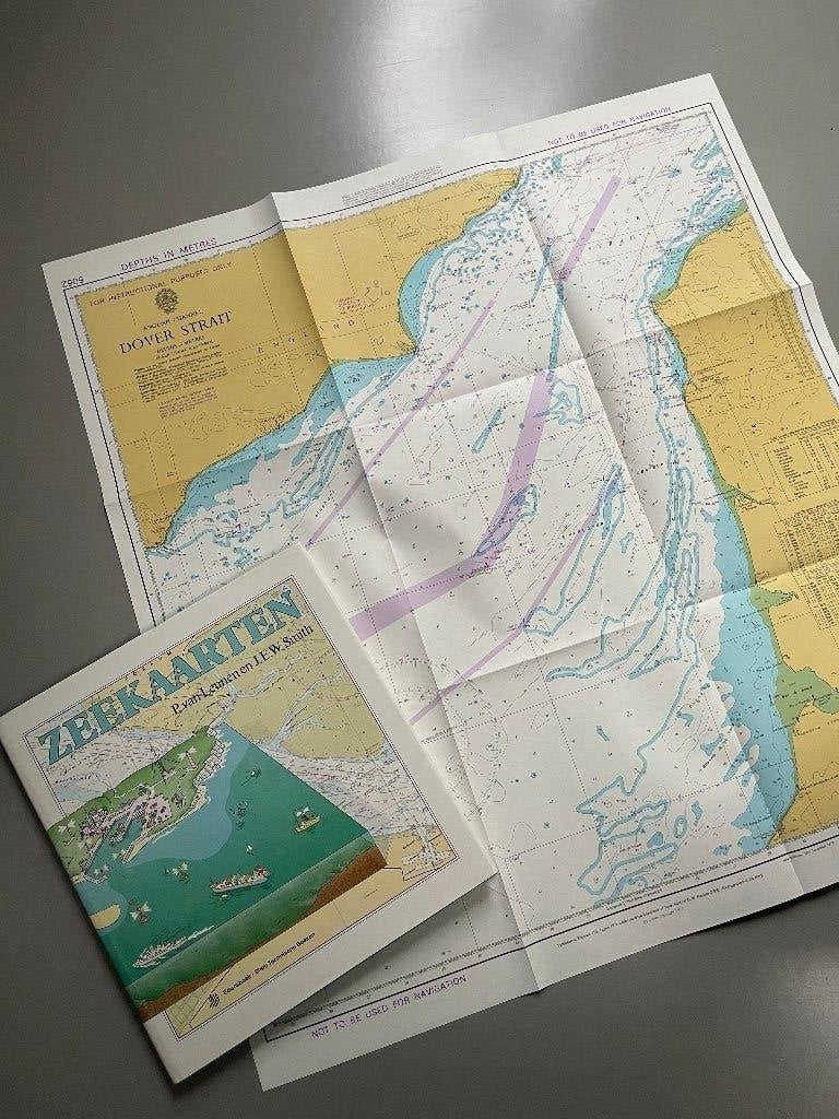 Zeekaarten + losse kaart van de English Channel Dover Strait, Ophalen of Verzenden, Zo goed als nieuw, Motorboot of Zeilboot, Boek of Tijdschrift