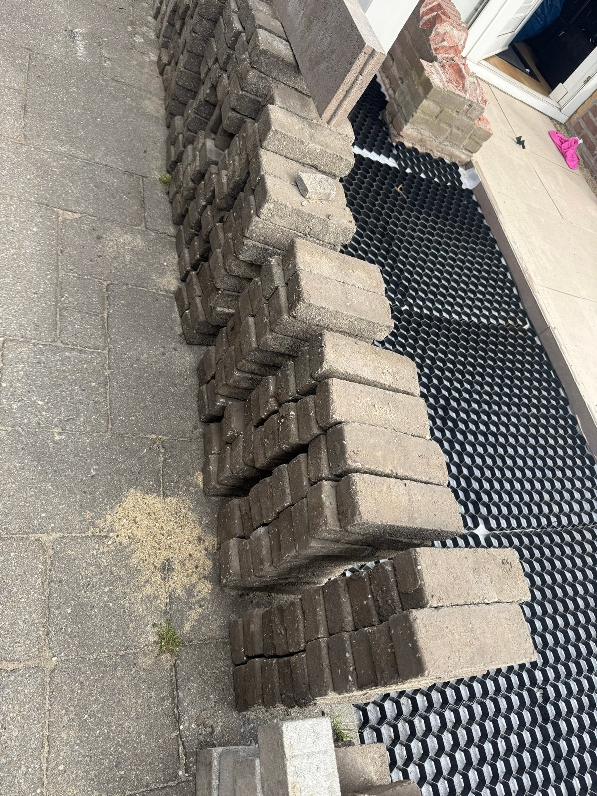 Gratis opsluitbanden, klinkers en 20x20 tegels voor tuin, Tuin en Terras, Tegels en Klinkers, Ophalen, Gebruikt, Klinkers, 10 m² of meer