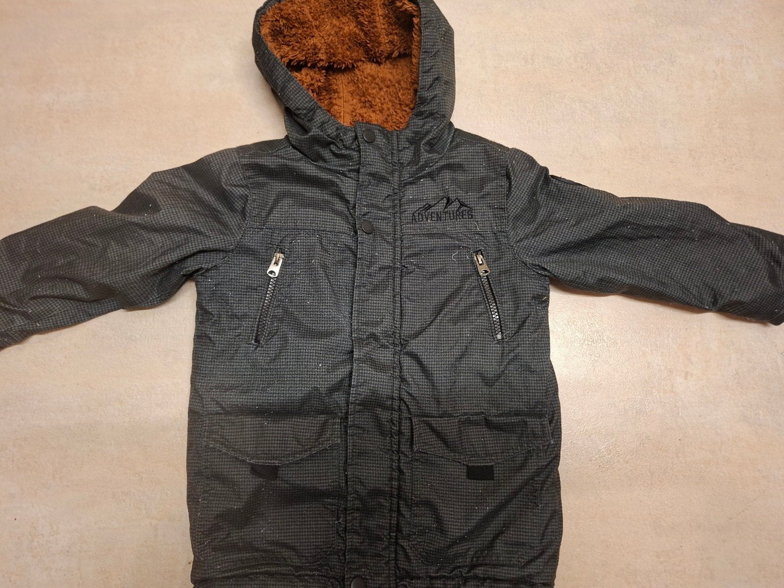 Stoere warme kinderjas / winterjas maat 98/104 – Antraciet, Kinderen en Baby's, Kinderkleding | Maat 98, Ophalen of Verzenden