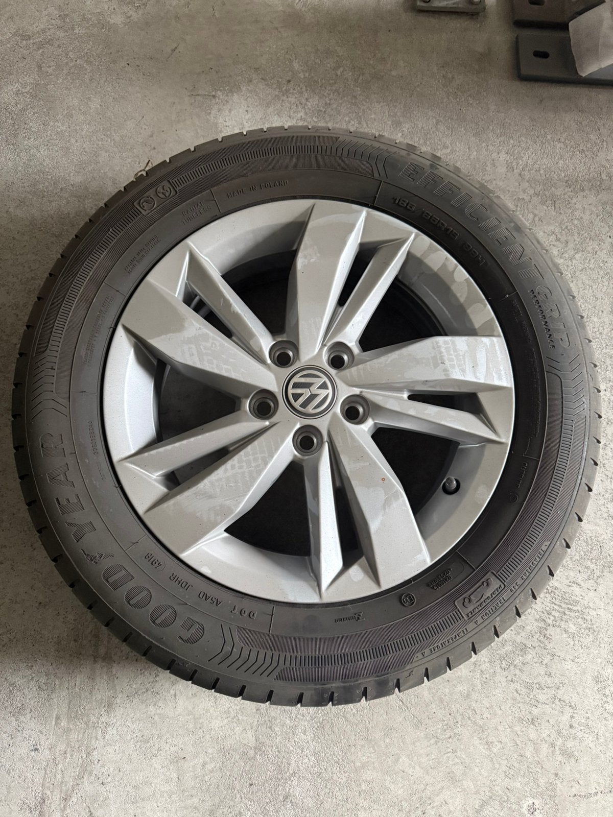 Orginele 15 inch VW velgen inclusief zomerbanden, Auto-onderdelen, Ophalen, Gebruikt