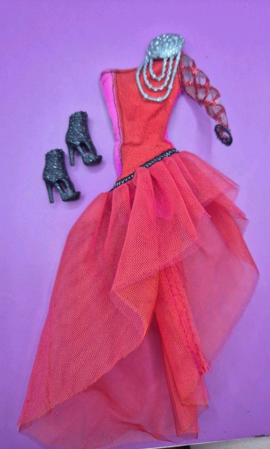 Barbie doll fashionistas swappin styles outfit, Ophalen of Verzenden, Zo goed als nieuw, 146 t/m 152, Meisje