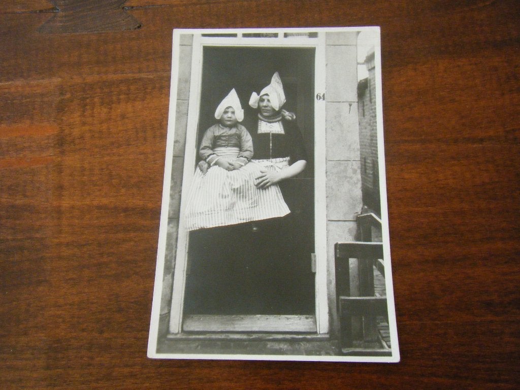 F89 - Volendam - Klederdracht - Mooi/Oud, Ophalen of Verzenden, 1940 tot 1960, Noord-Holland