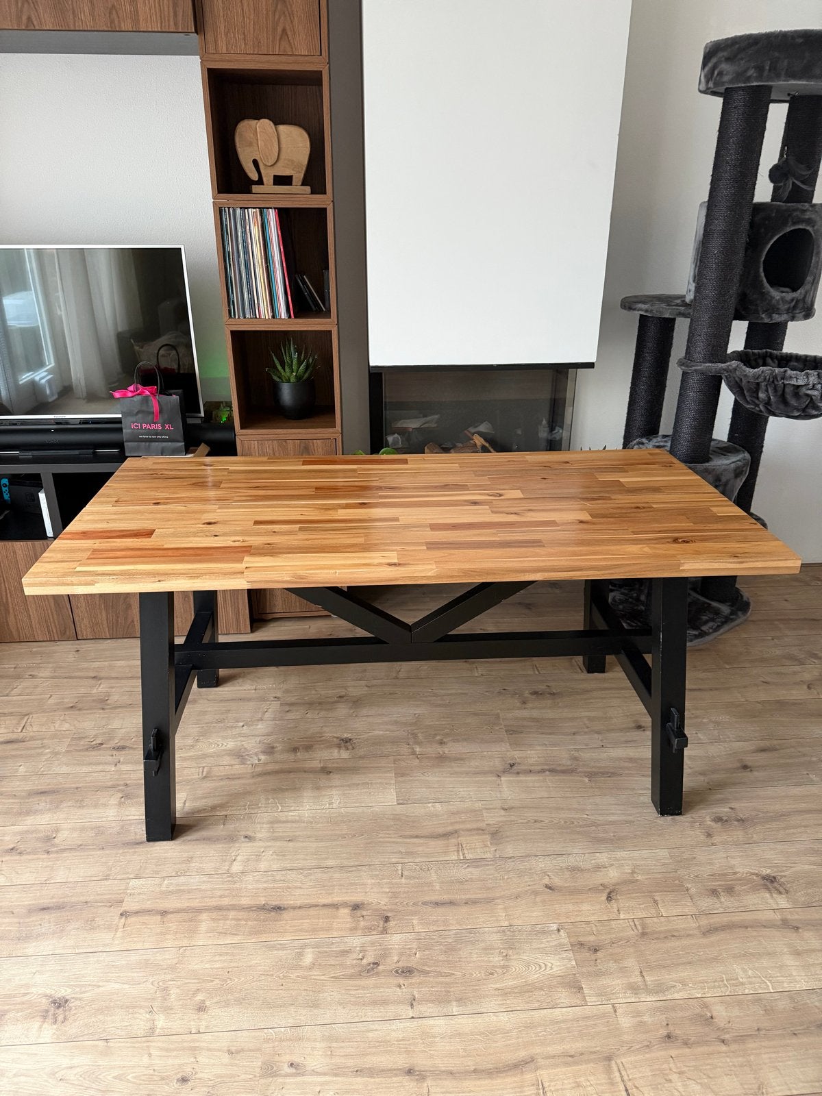 SKOGSTA Tafel IKEA, acacia/zwart, Huis en Inrichting, Tafels | Eettafels, Ophalen, Gebruikt, 50 tot 100 cm, 150 tot 200 cm