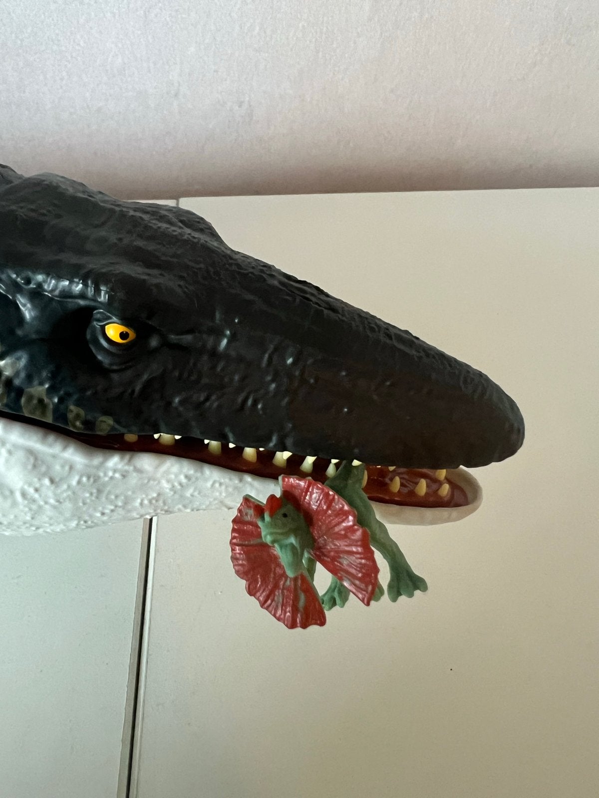 Mosasaurus Jurassic Park actiefiguur met Dilophosaurus, Ophalen, Zo goed als nieuw