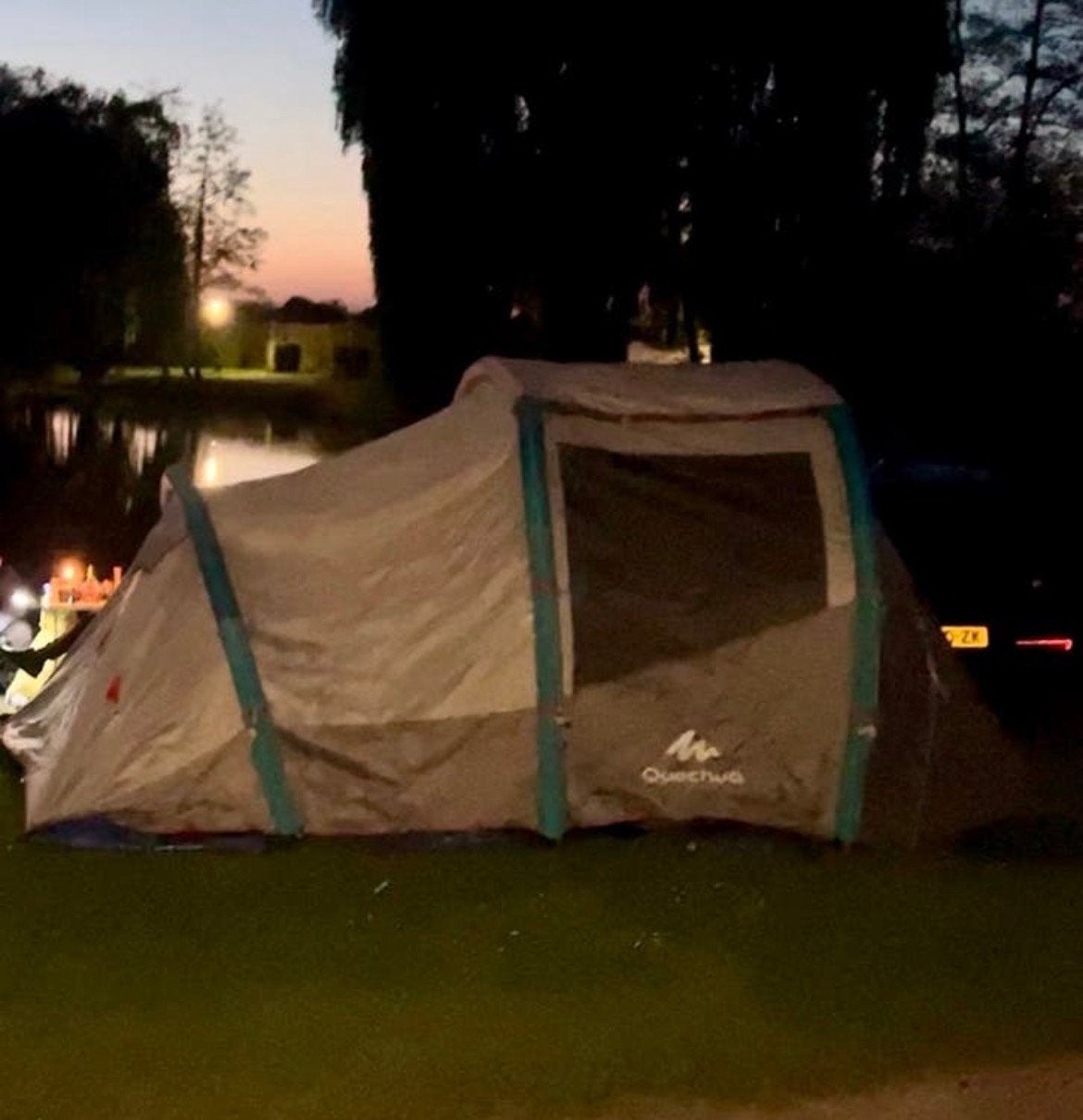 Quechua Air Seconds Family 4.1 XL opblaasbare familietent, Ophalen of Verzenden, Zo goed als nieuw, Tot en met 4