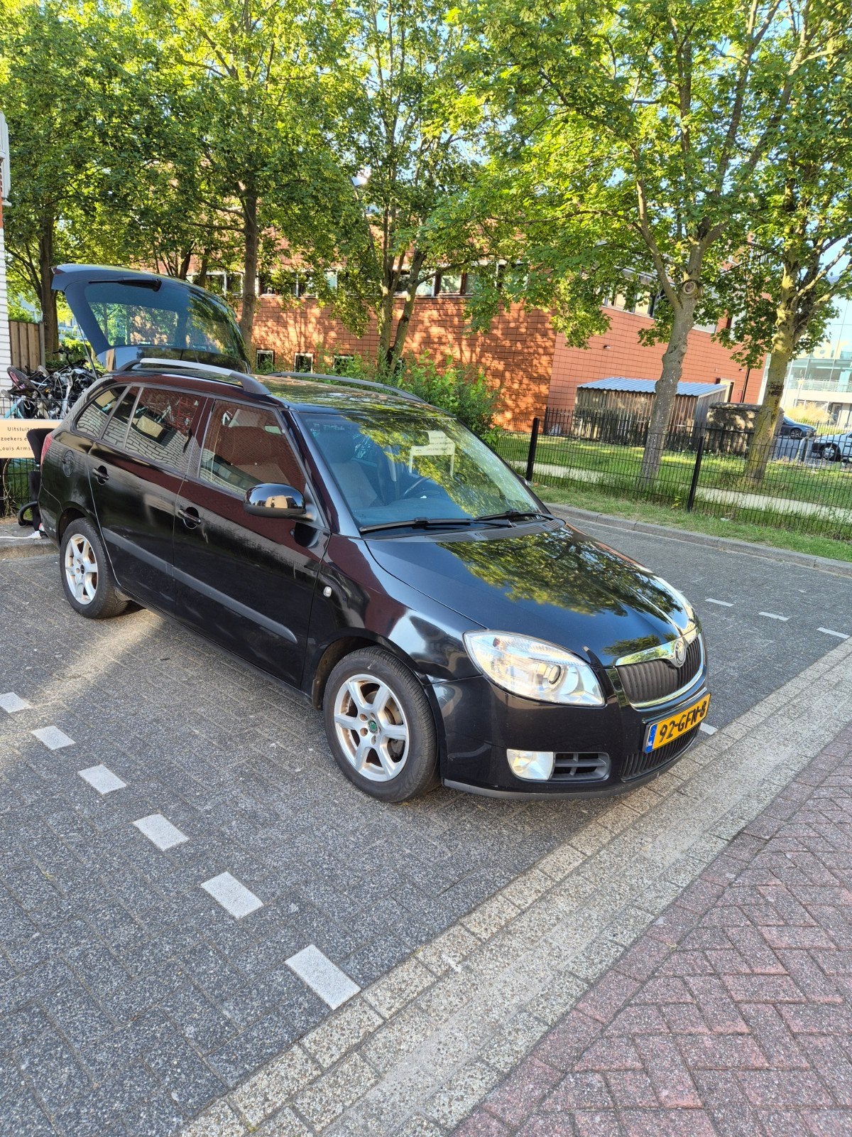 Skoda Fabia 1.4 16V 63KW Combi 2008 Zwart, Voorwielaandrijving, 40 €/maand, 4 cilinders, Zwart