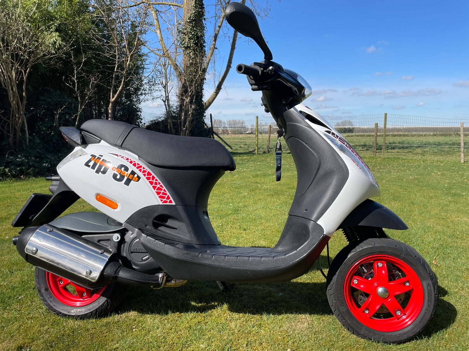 Piaggio Zip SP h2o 172cc – Unieke uitvoering a1/a2, Fietsen en Brommers, Ophalen, Zo goed als nieuw, Tweetakt, Zip
